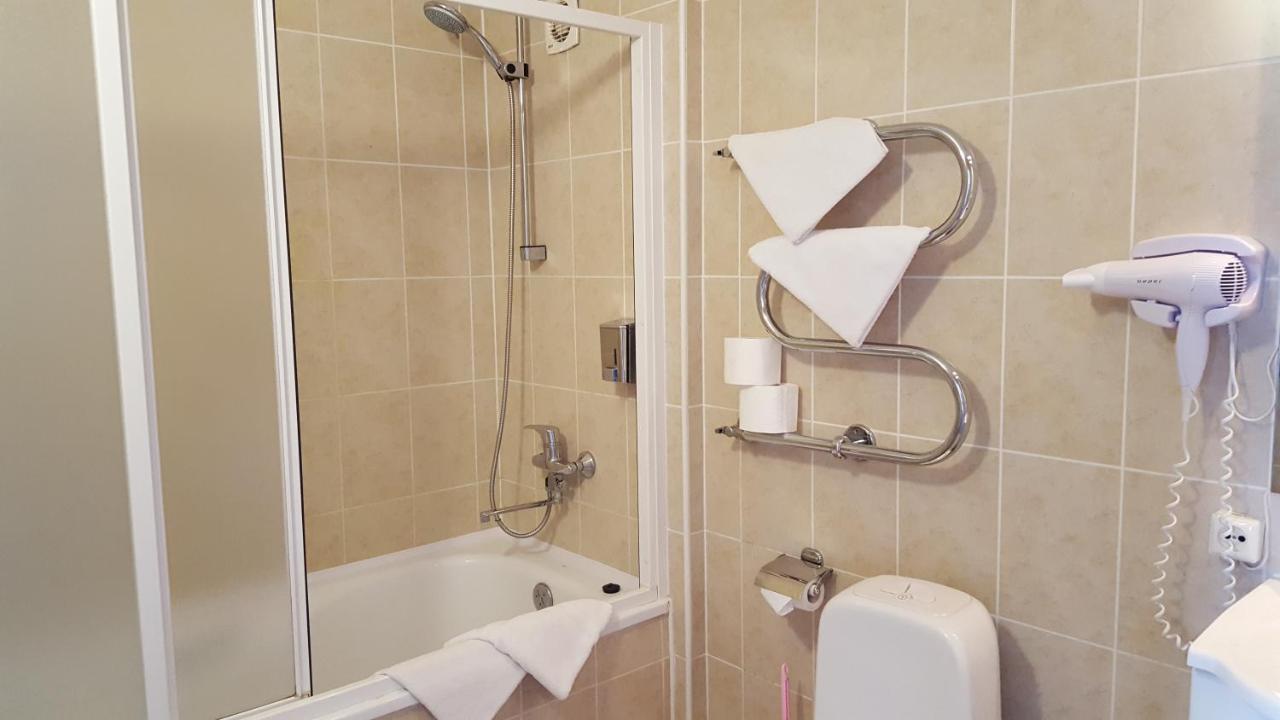 Latgale Hotell Rēzekne Exteriör bild